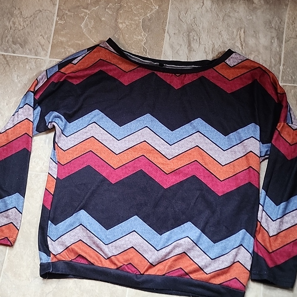 Chevron Pattern Long Sleeve Top - Black with Red, Blue & Orange Sz. Medium